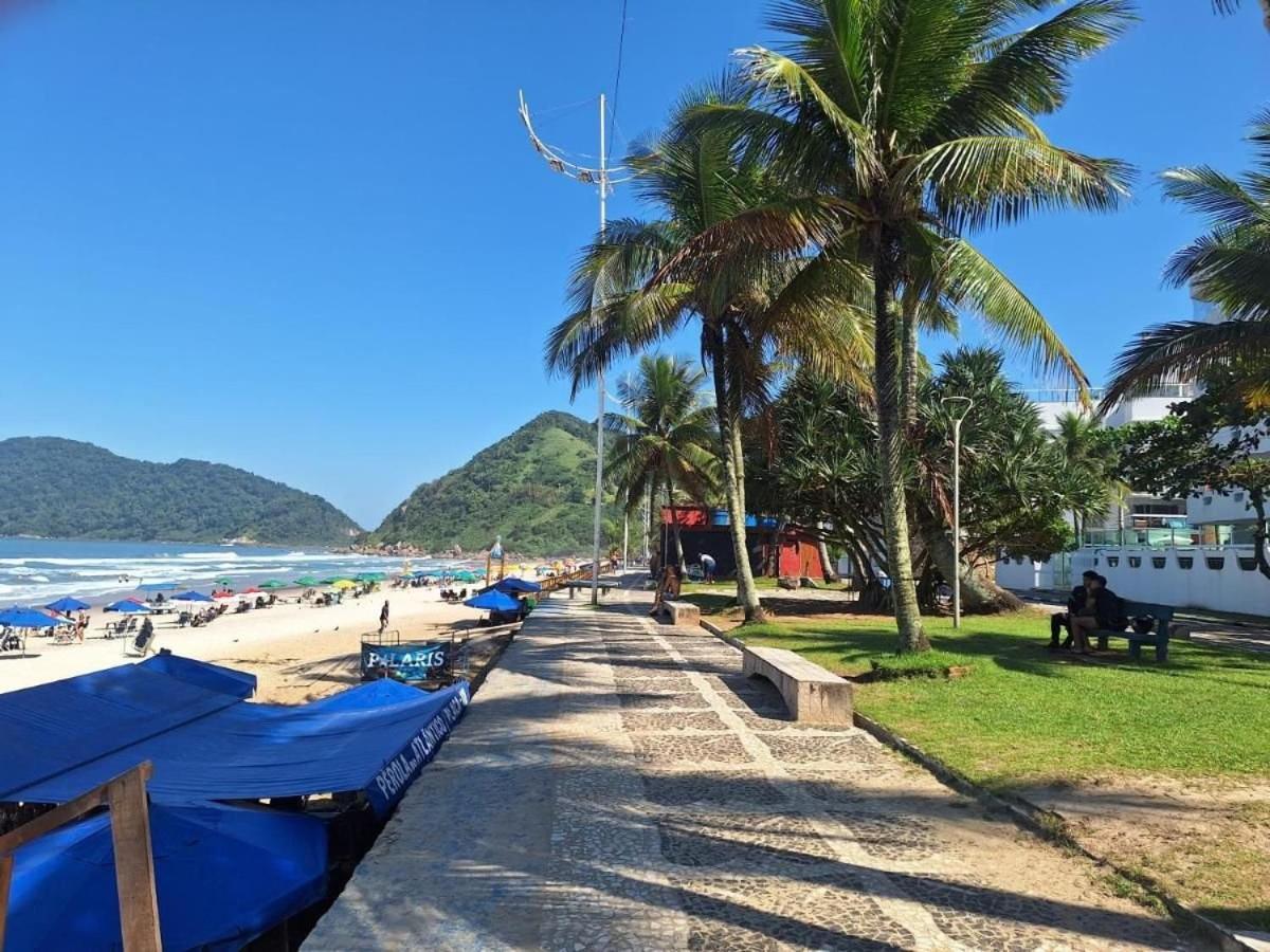 Pe Na Areia: Beachfront Guarujá Apartment with AC and Ocean Views Exterior photo