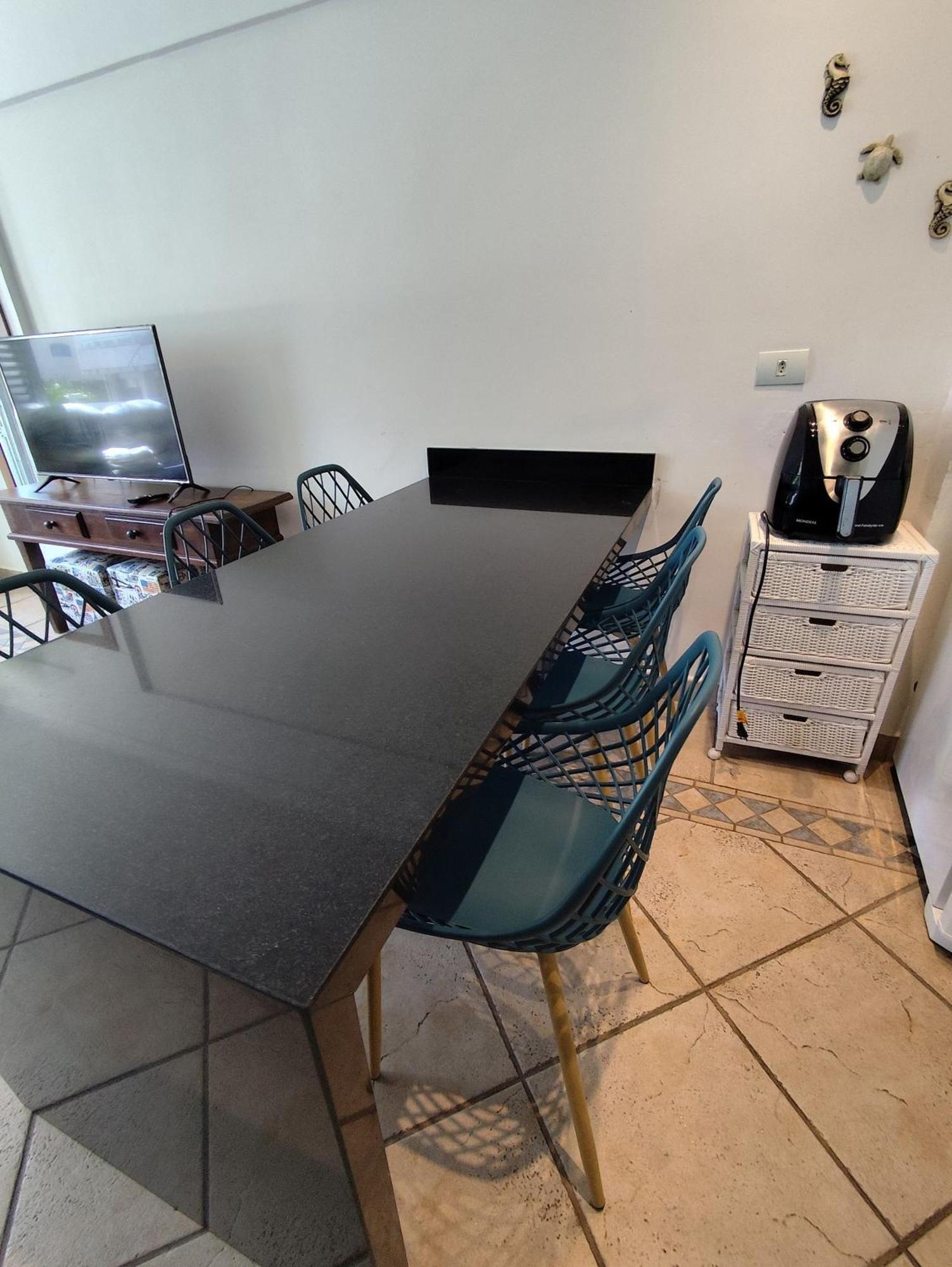 Pe Na Areia: Beachfront Guarujá Apartment with AC and Ocean Views Exterior photo